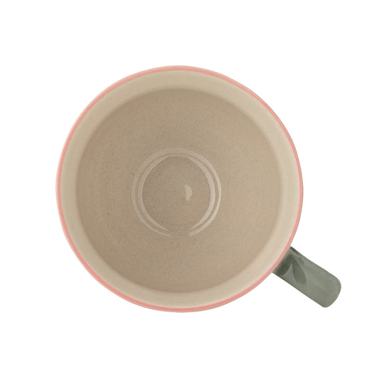 Tasse Rosalynde aus Steingut mit Blumen- und Vogelmuster mit Sicht auf den hellen Innenteil der Tasse und den rosafarbenen Rand.