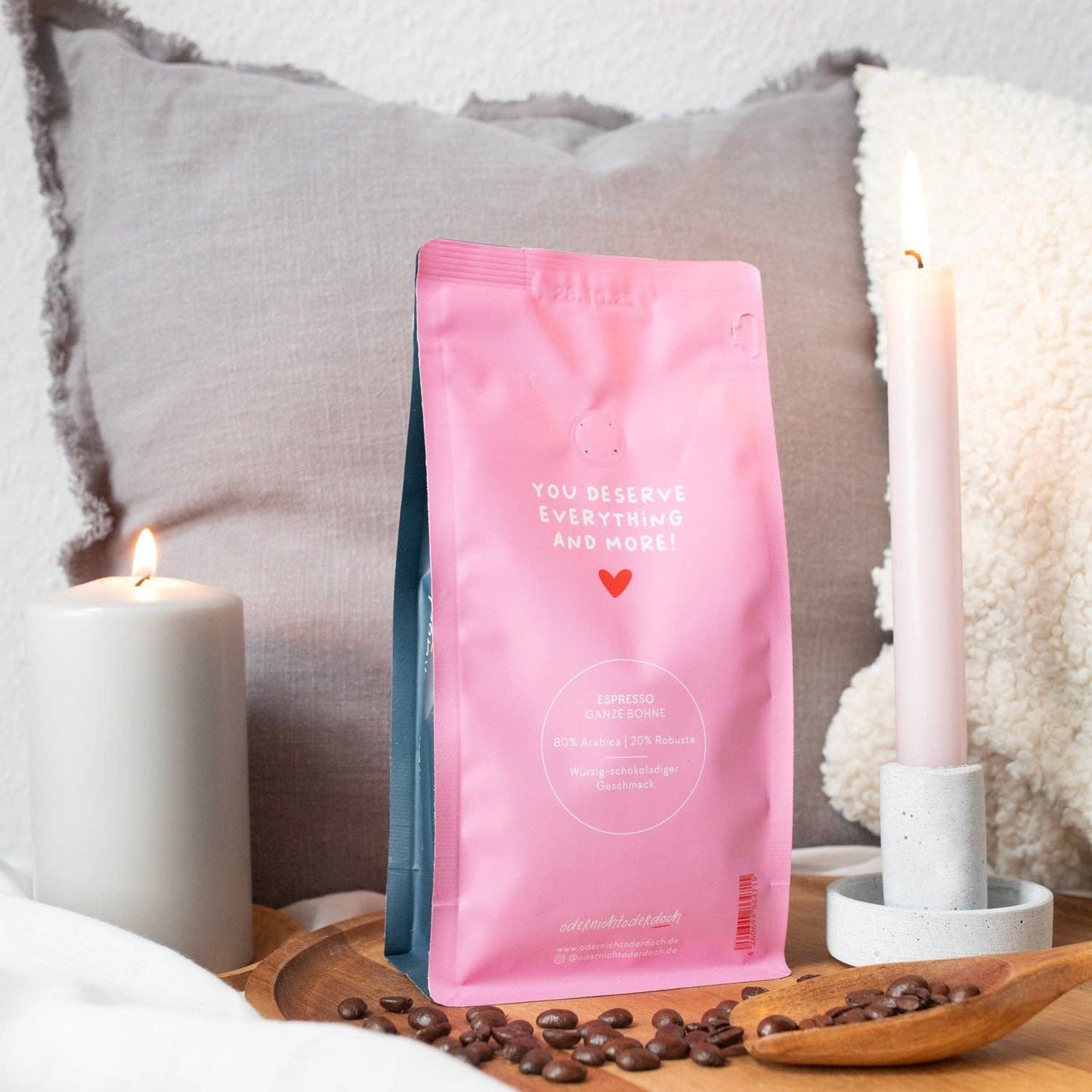 Rückseite der liebevoll gestalteten Kaffeetüte mit Aufschrift You deserve everything and more!
