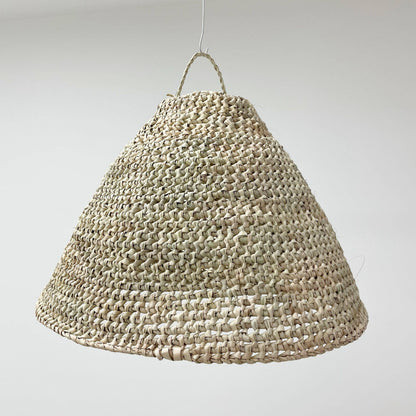 Große Hängelampe aus echtem Palmblatt im natürlichen Boho-Stil für ein gemütliches Zuhause.