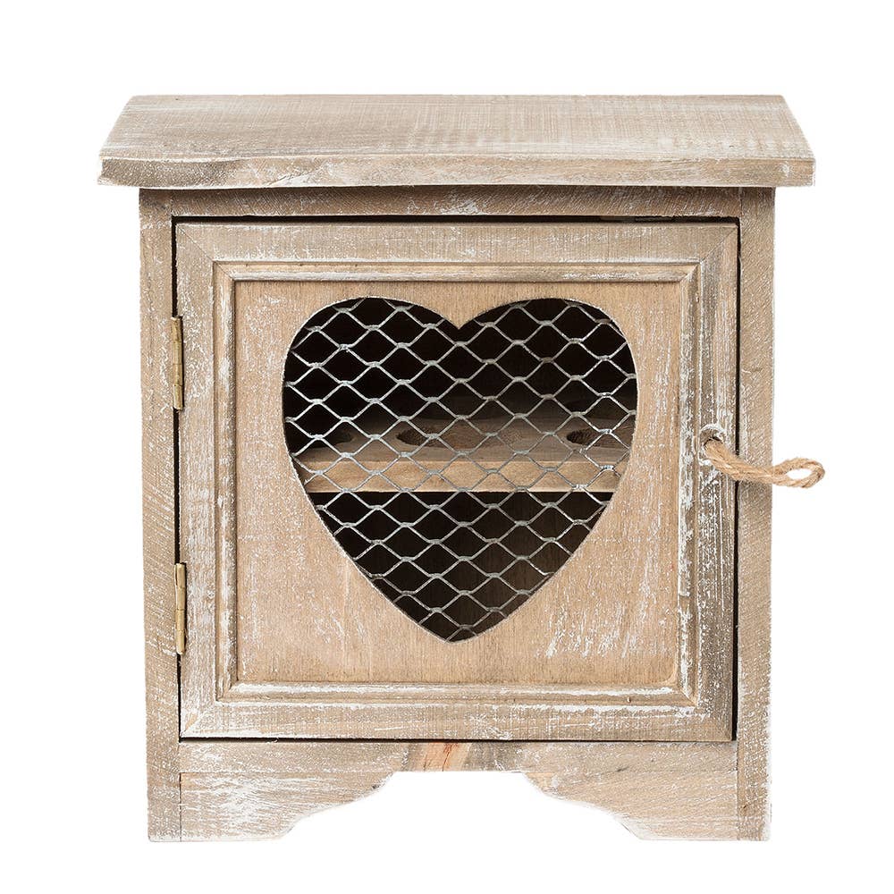 Eierschrank aus Holz mit Herzausschnitt in der Gesamtansicht vor hellem Hintergrund.