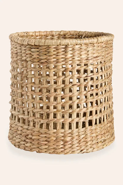 Runder Aufbewahrungskorb Lyon aus 100% geflochtenem Seegras im natürlichen Boho-Stil.