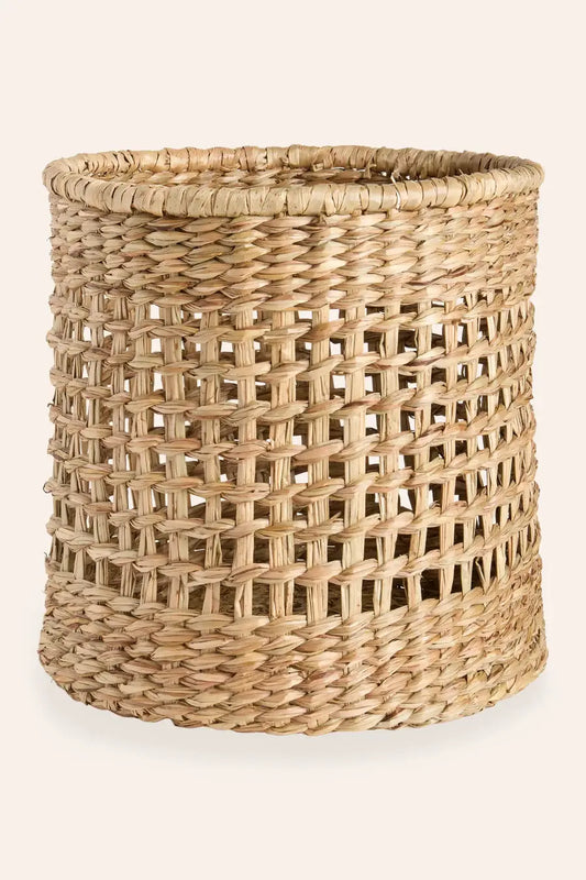 Runder Aufbewahrungskorb Lyon aus 100% geflochtenem Seegras im natürlichen Boho-Stil.