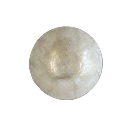 Kleines, helles Muschel-Schälchen mit edel glänzender Oberfläche für Schmuck.