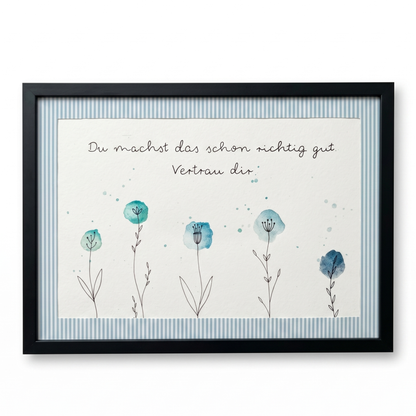 Handgemachtes Aquarellbild mit blauen Blumen im Format DIN A4, fertig gerahmt in einem eleganten schwarzen Bilderrahmen mit schützendem Plexiglas von Dingeliebe.