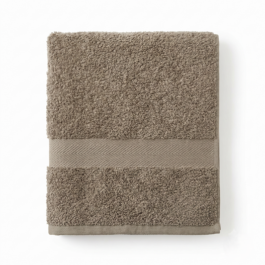 Minimalistisches Gästehandtuch in Taupe (Größe 30x50 cm) aus flauschig-weicher gekämmter Baumwolle mit edler Jacquard-Bordüre.