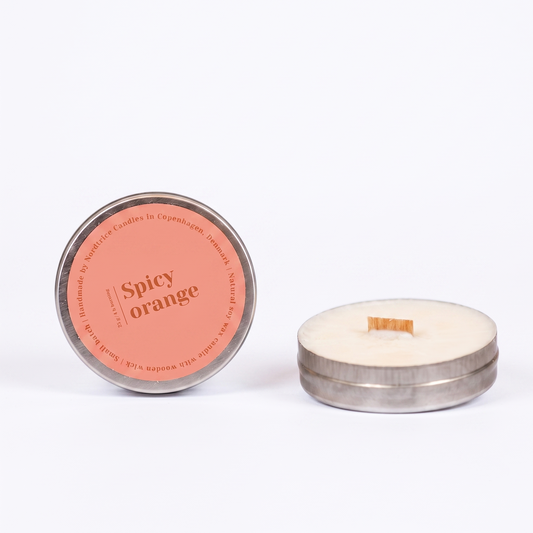 Kleine Sojawachs-Duftkerze Würzige Orange mit dezentem, warmem Aroma.