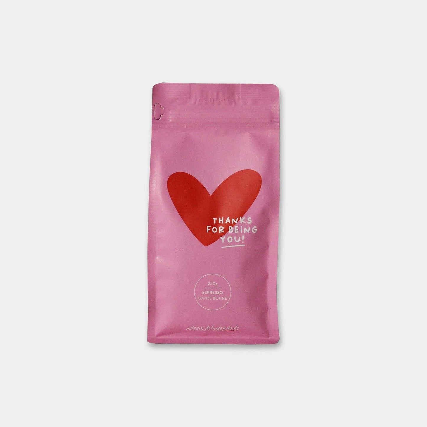 Liebevoll gestaltete Kaffeetüte mit rotem Herz und Aufschrift Thanks for being you! mit 250g ganzen Kaffeebohnen.