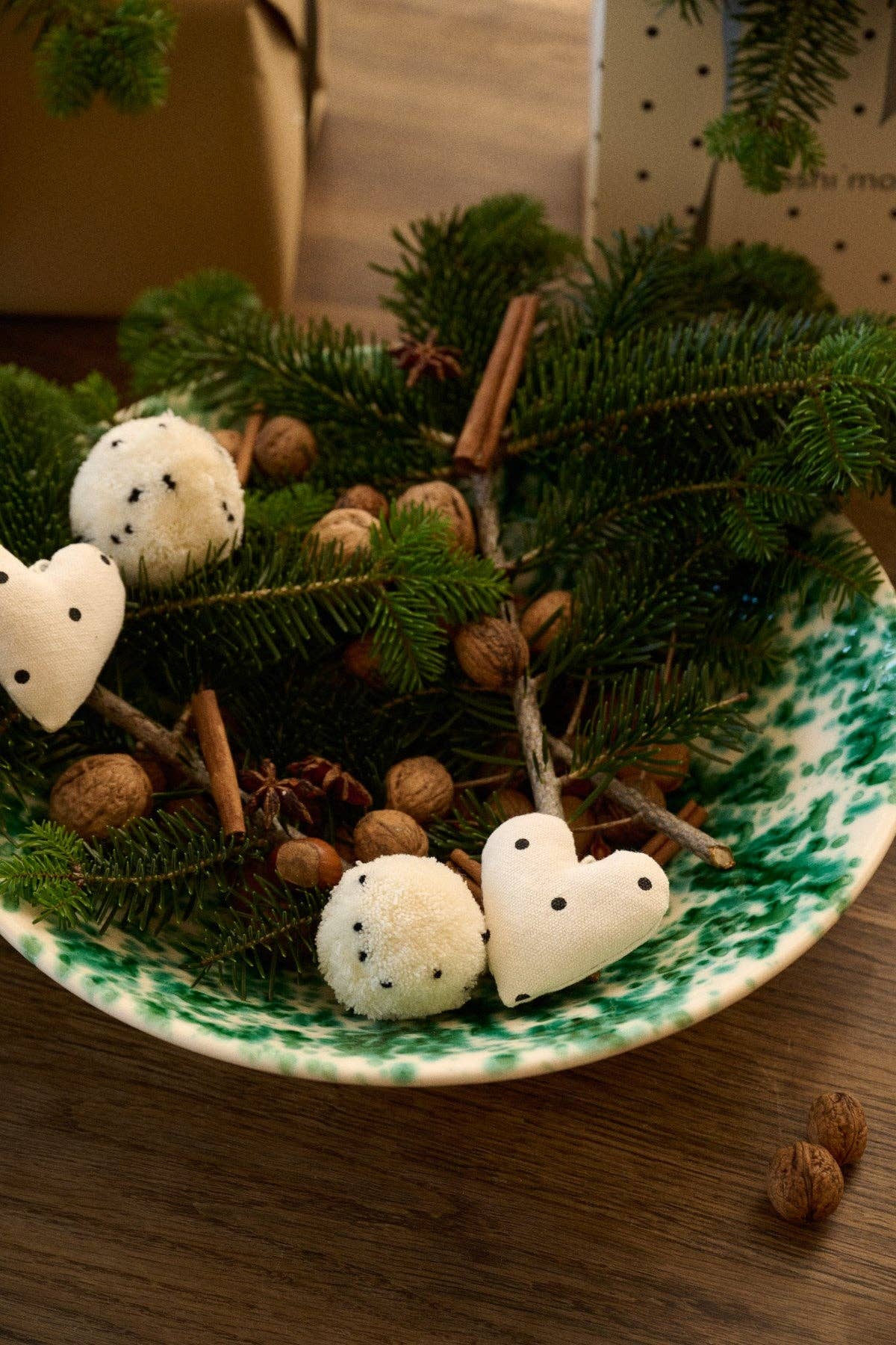 Christbaumkugeln, gepunktet