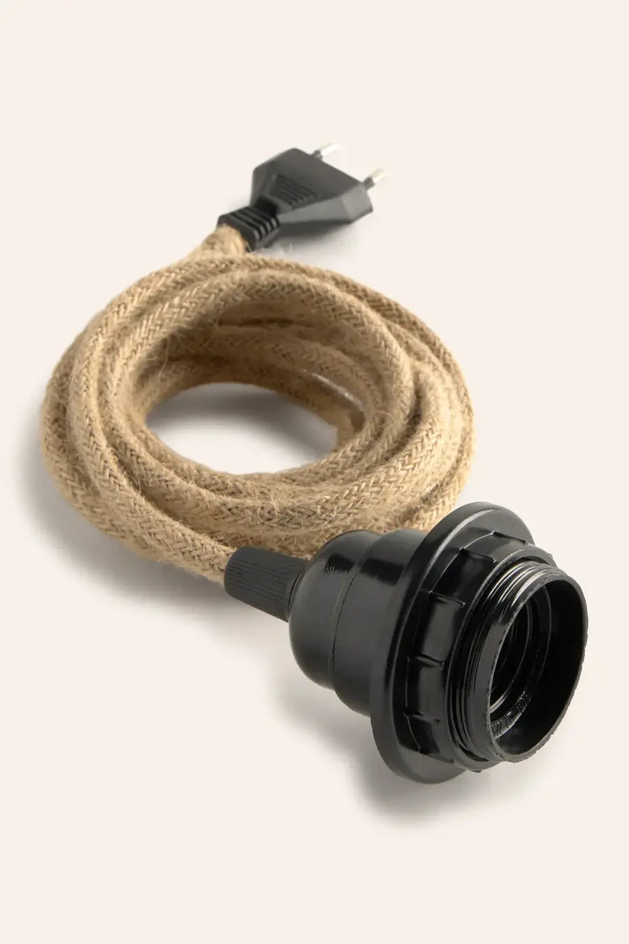Stilvolles Lampenkabel mit einer natürlichen Ummantelung aus 100% geflochtener Jute.